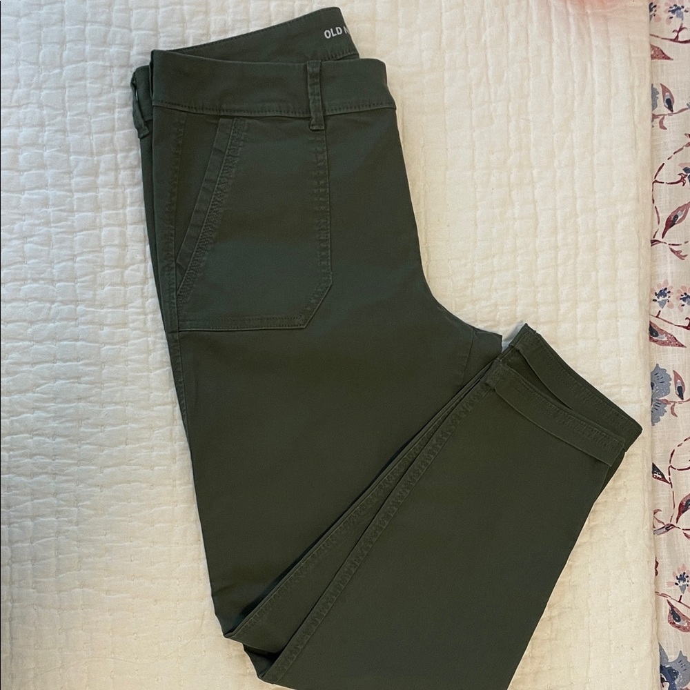 Old Navy Women's Ankle Pants in Olive Green